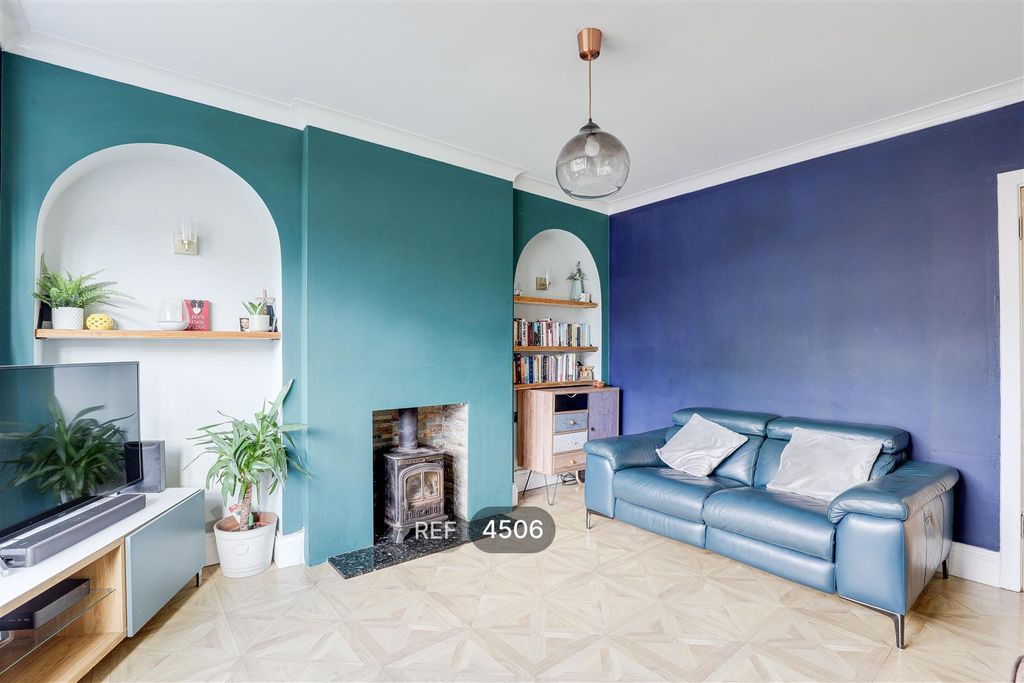 Property photo 2 of 16 Living Room