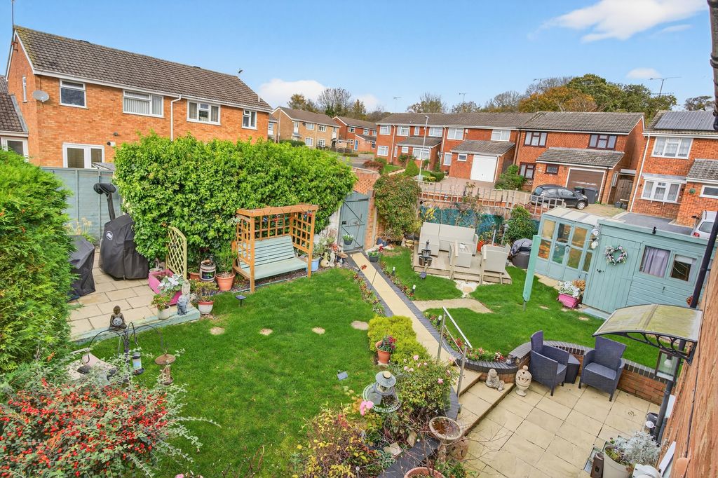 Property photo 2 of 33