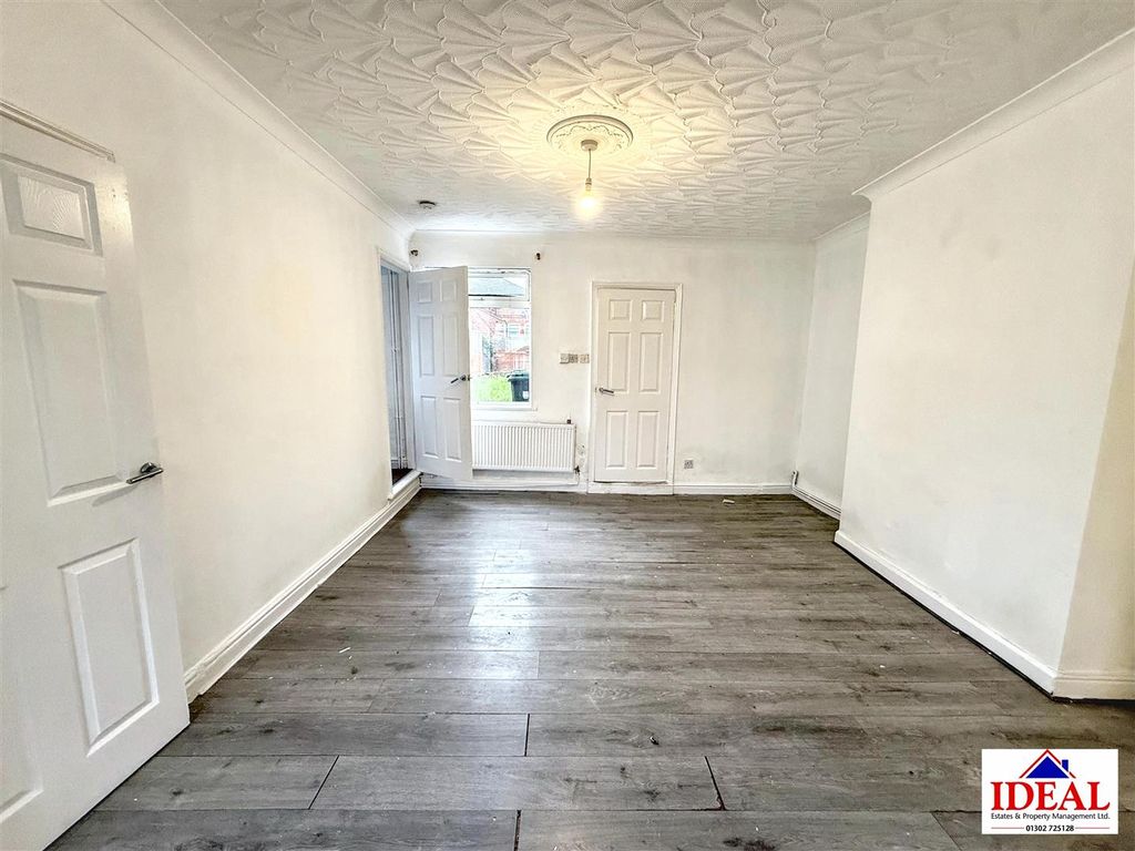 Property photo 2 of 11 Image00018.Jpg