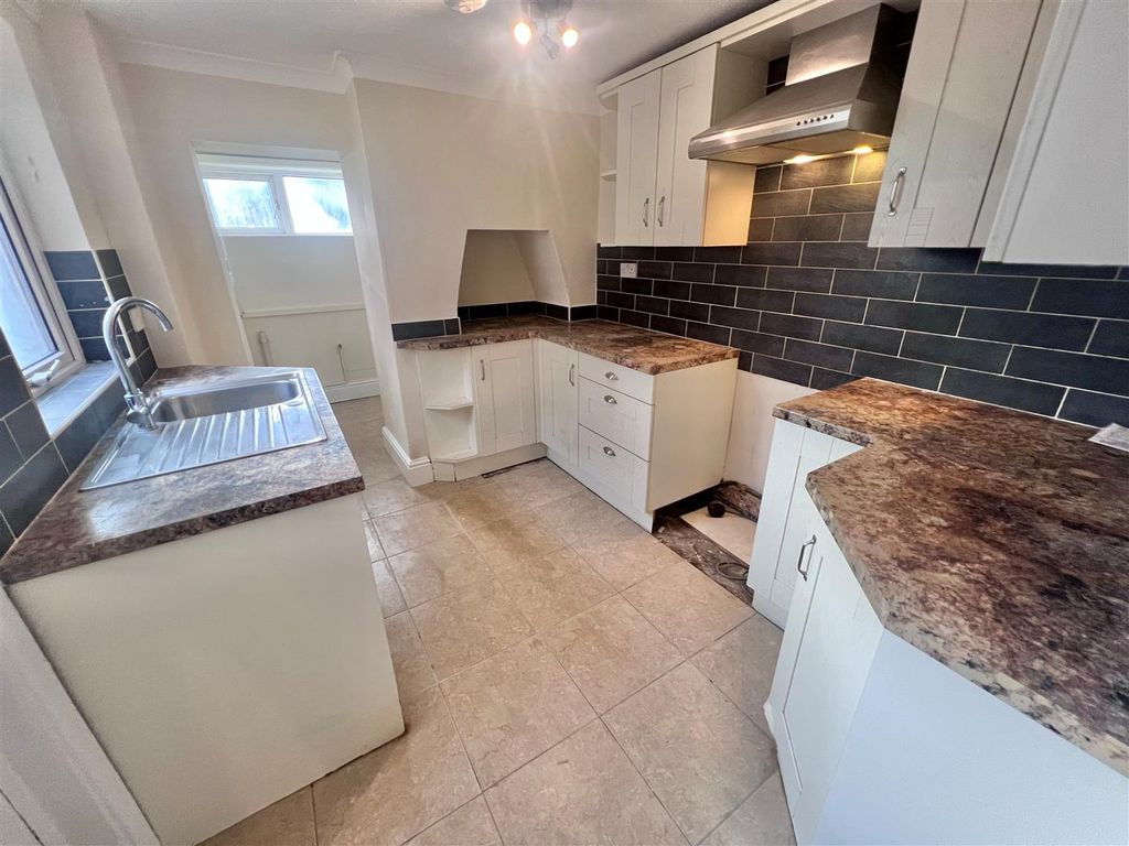 Property photo 3 of 10 Kitchen.Jpg