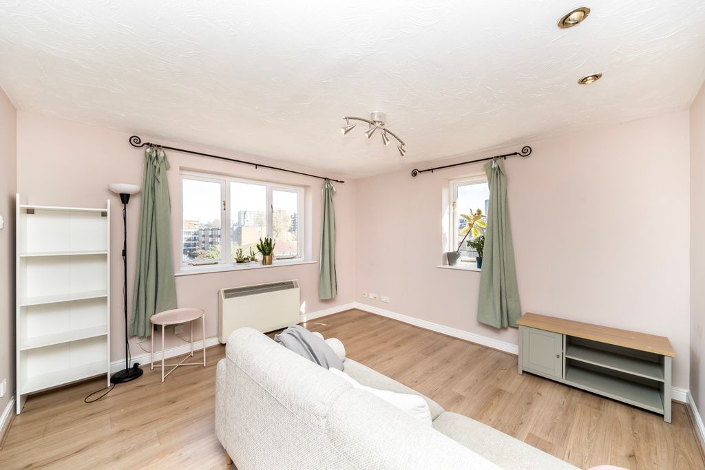 Property photo 2 of 7 Picture No. 09