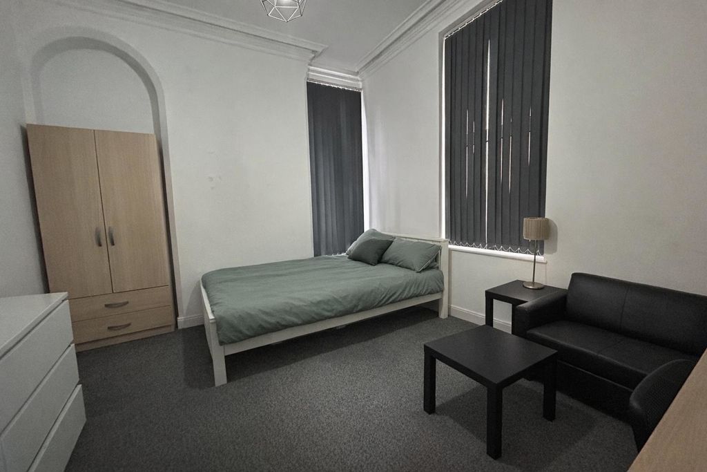 Property photo 1 of 7 Photo 8