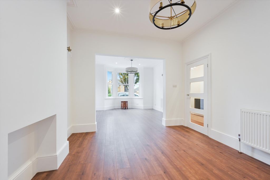 Property photo 2 of 16 Image