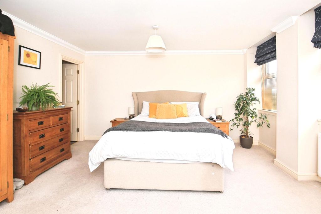 Property photo 2 of 16 Pbox-Img.Jpg