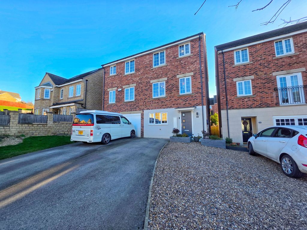 Property photo 2 of 28