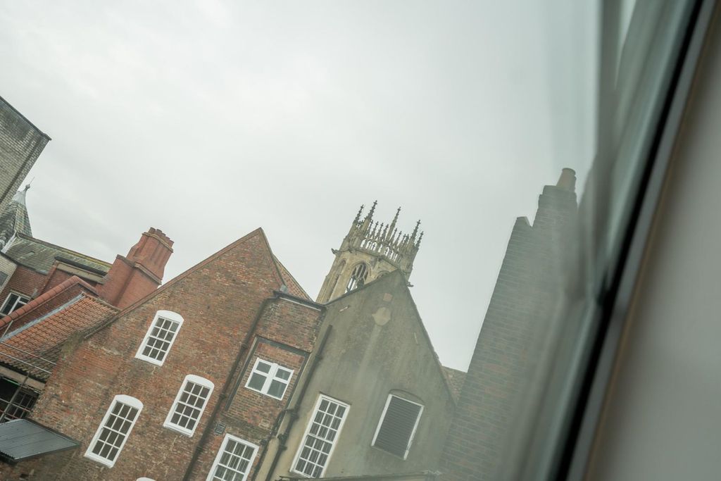 Property photo 3 of 12 Minster View