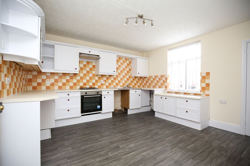 Property photo 2 of 15 4X8A5700