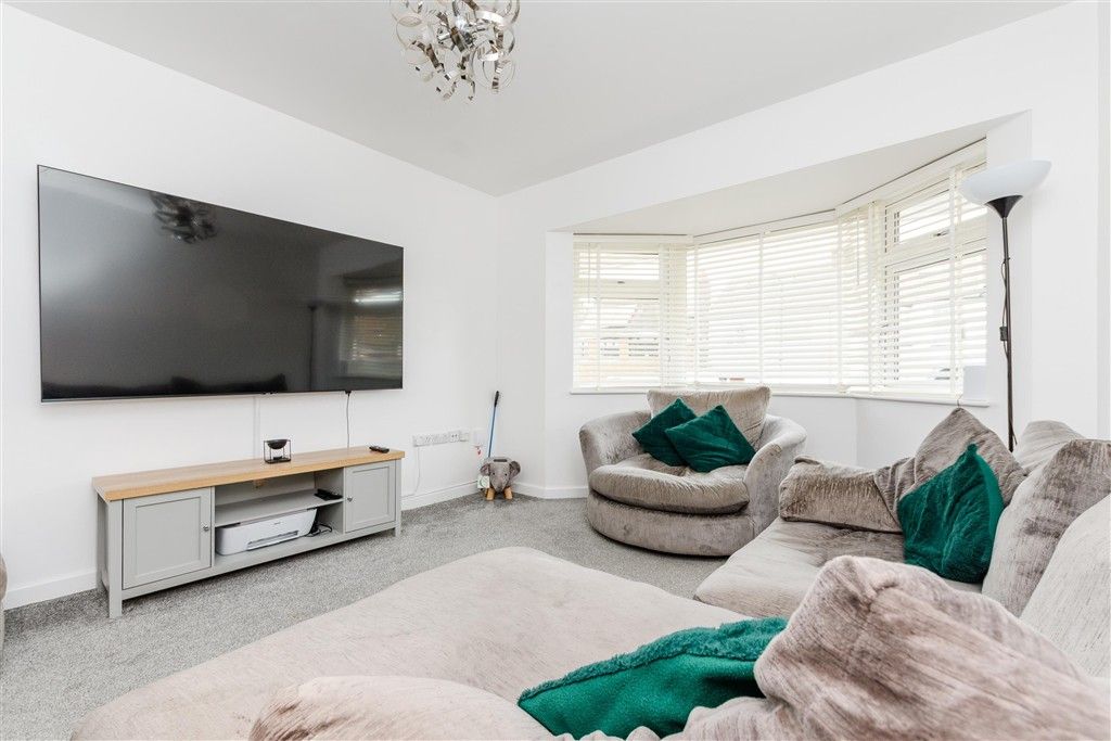 Property photo 2 of 12 Lounge