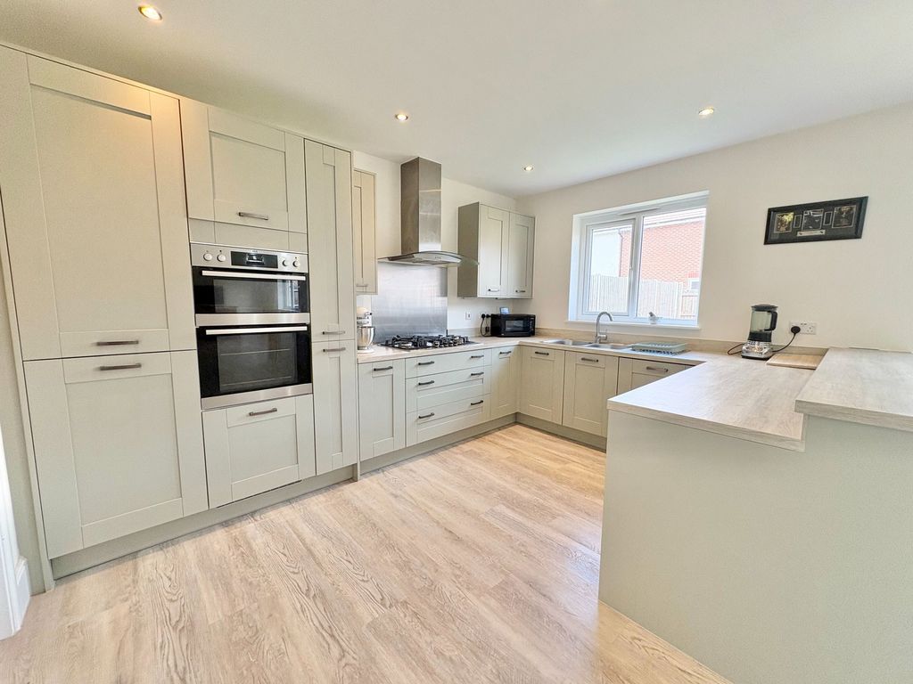 Property photo 2 of 27