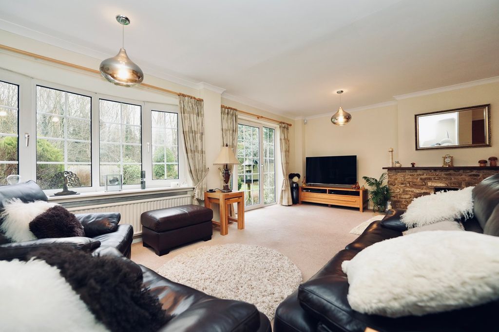 Property photo 2 of 21