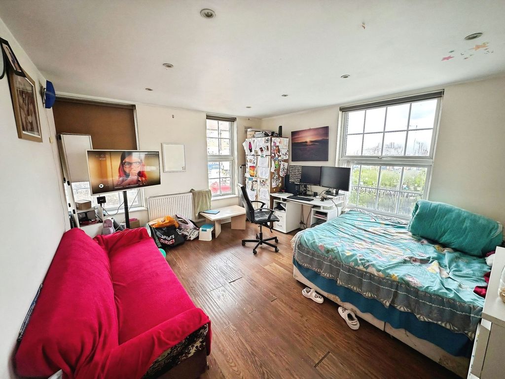 Property photo 2 of 5