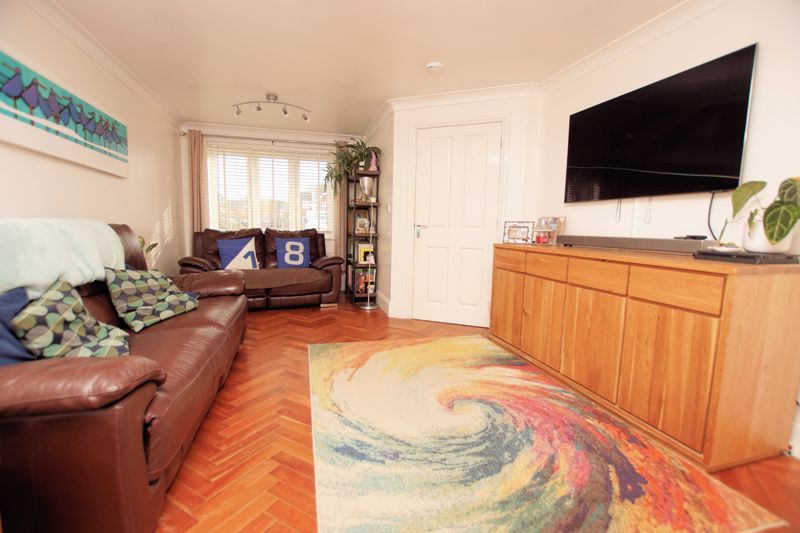 Property photo 3 of 14 Lounge