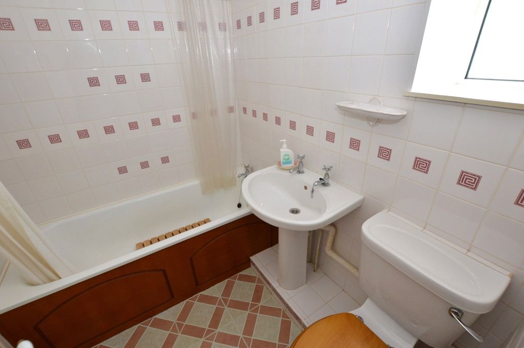 Property photo 3 of 12 3 - Picture No. 06