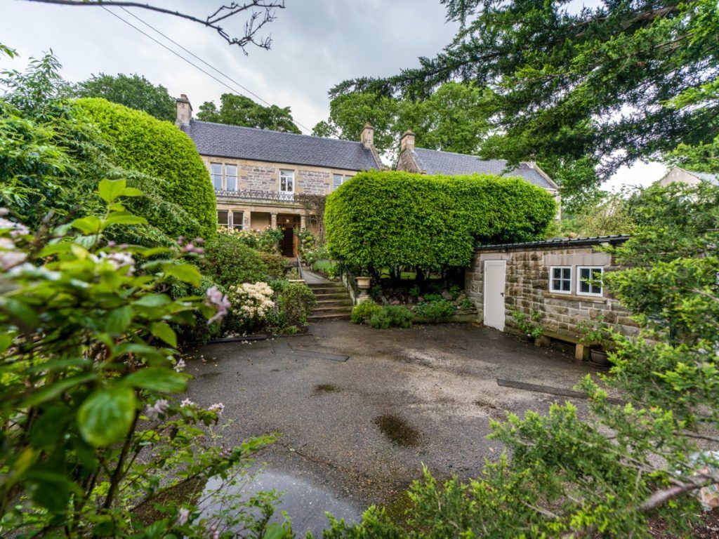 Property photo 2 of 31