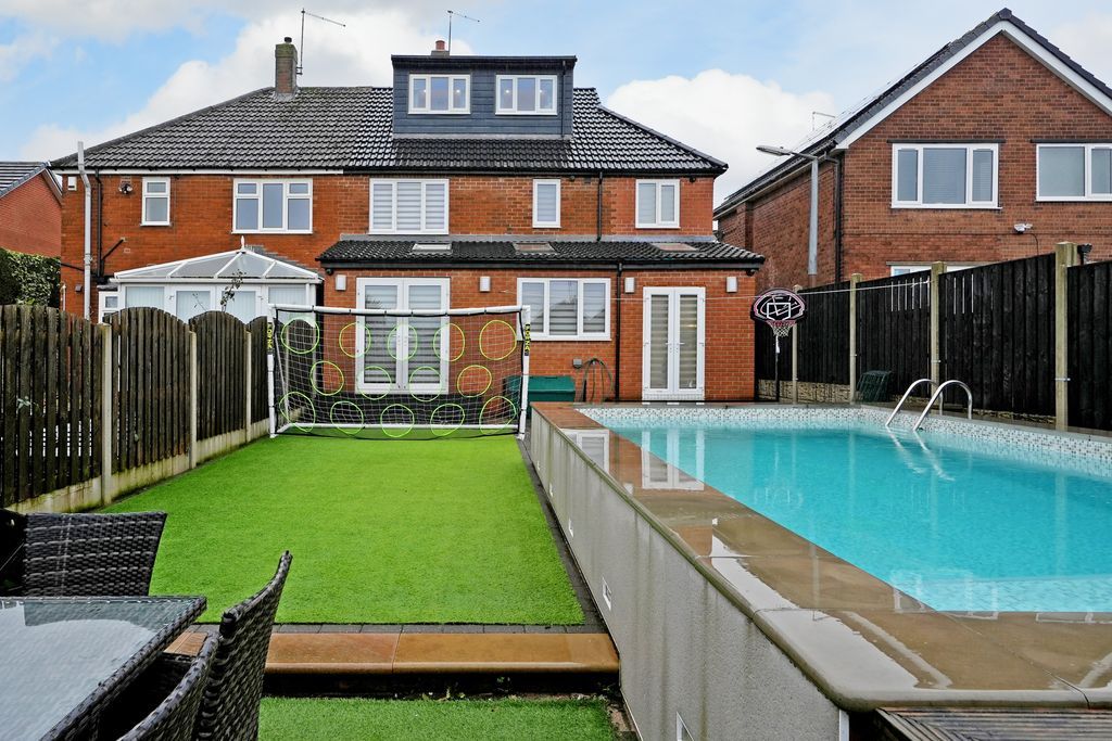 Property photo 1 of 40