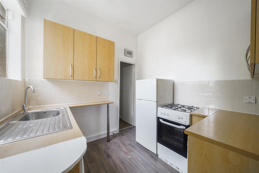 Property photo 3 of 6 Ground Floor, 183 Goldhawk Road - Mlxuloaxr5Kgbzgb