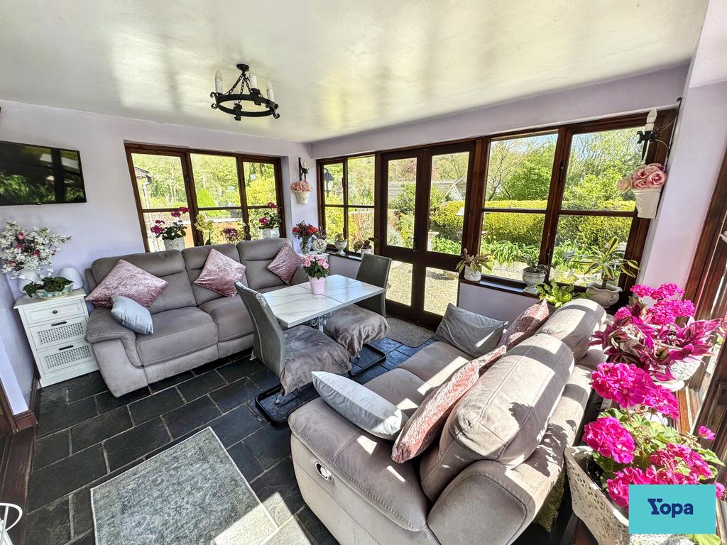 Property photo 3 of 24 Conservatory
