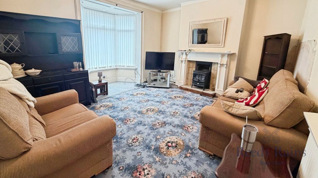 Property photo 2 of 12 Lounge