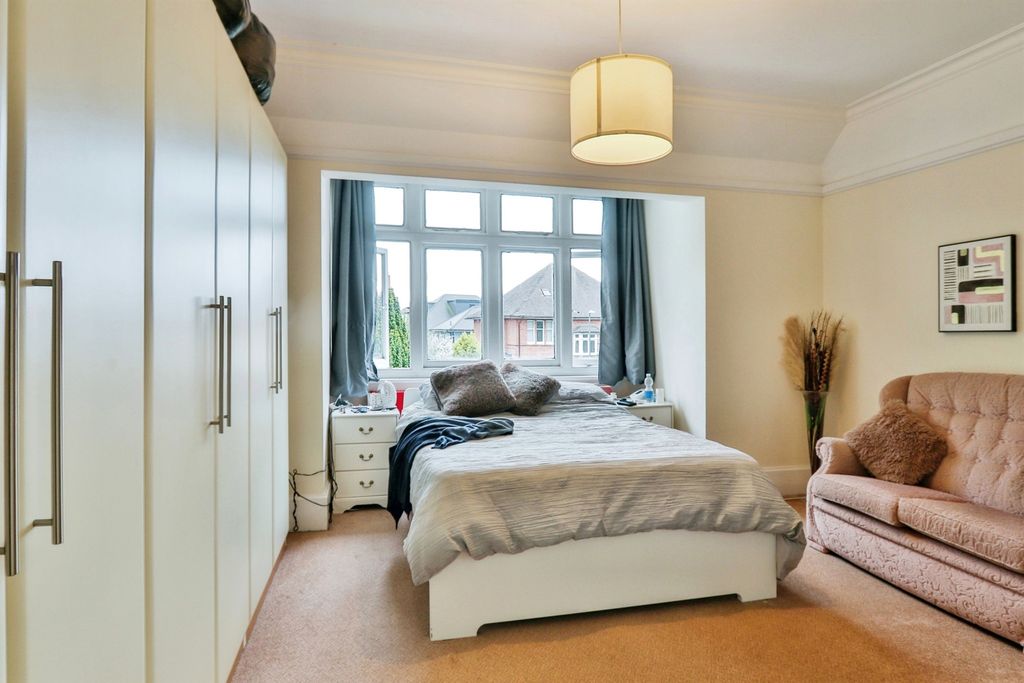 Property photo 3 of 32