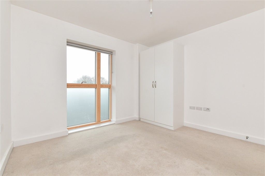 Property photo 1 of 7 Bedroom