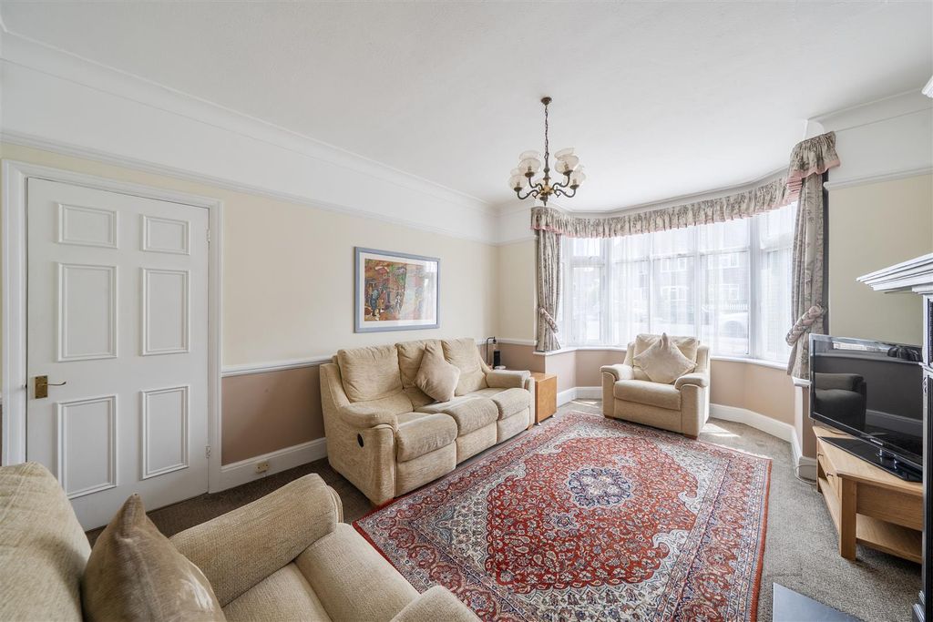 Property photo 2 of 19 1484120-13-6A426Dfdb7B1A.Jpg
