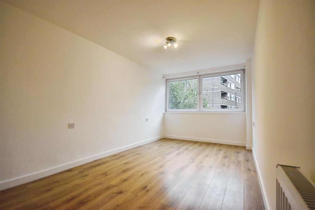 Property photo 3 of 11 Bedroom