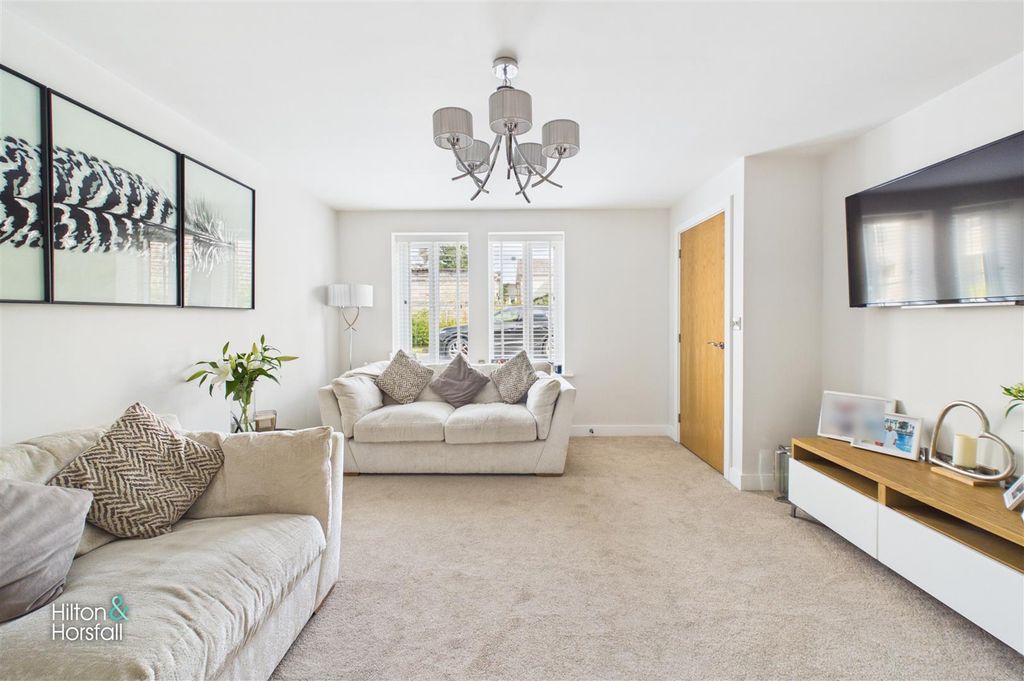 Property photo 3 of 28 Millers Green