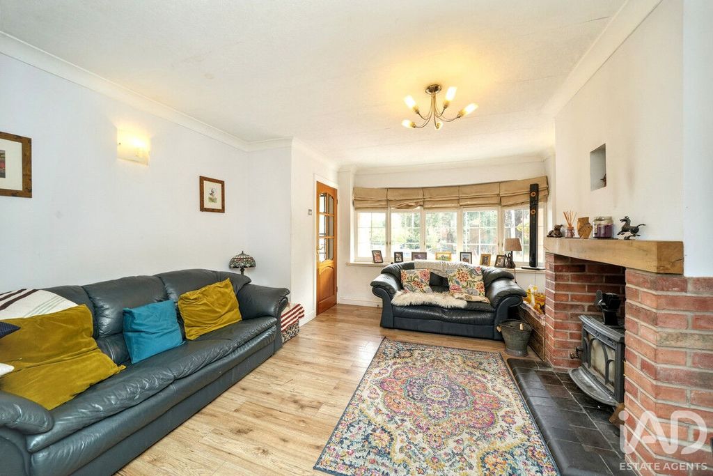 Property photo 3 of 49