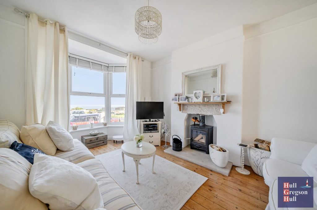 Property photo 3 of 38 Bb6F986F-67cd-49B7-92A9-B27776c38Cff.Jpg