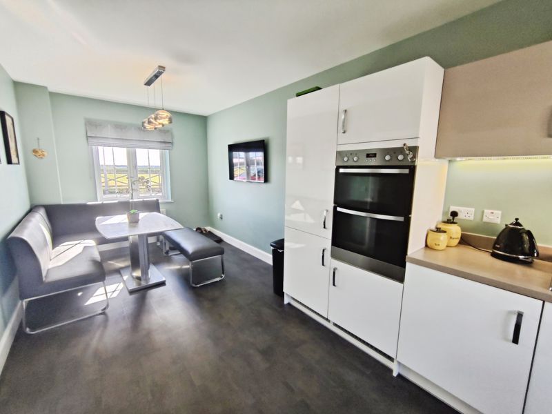 Property photo 3 of 14 Photo 6