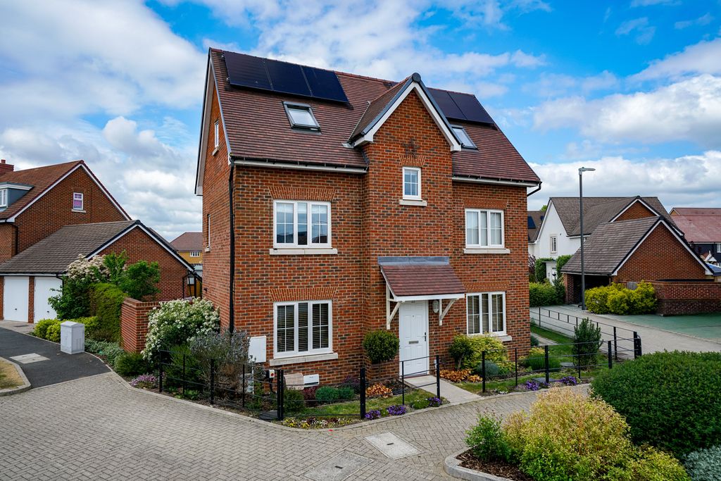 Property photo 1 of 27 33-Birmingham-Drive-04539