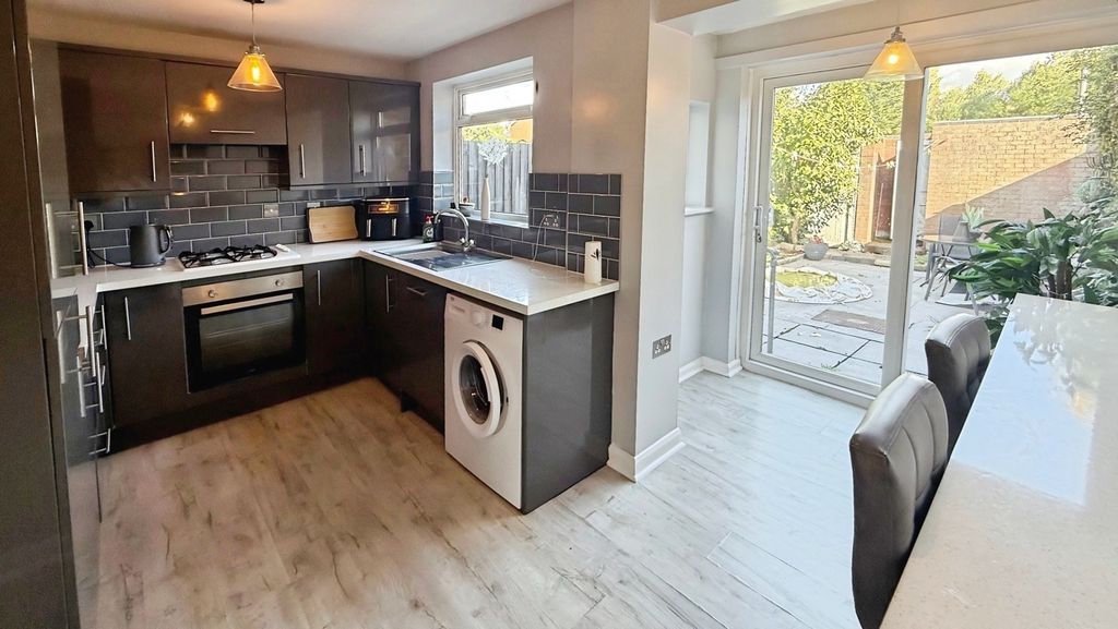 Property photo 3 of 11 Kitchen