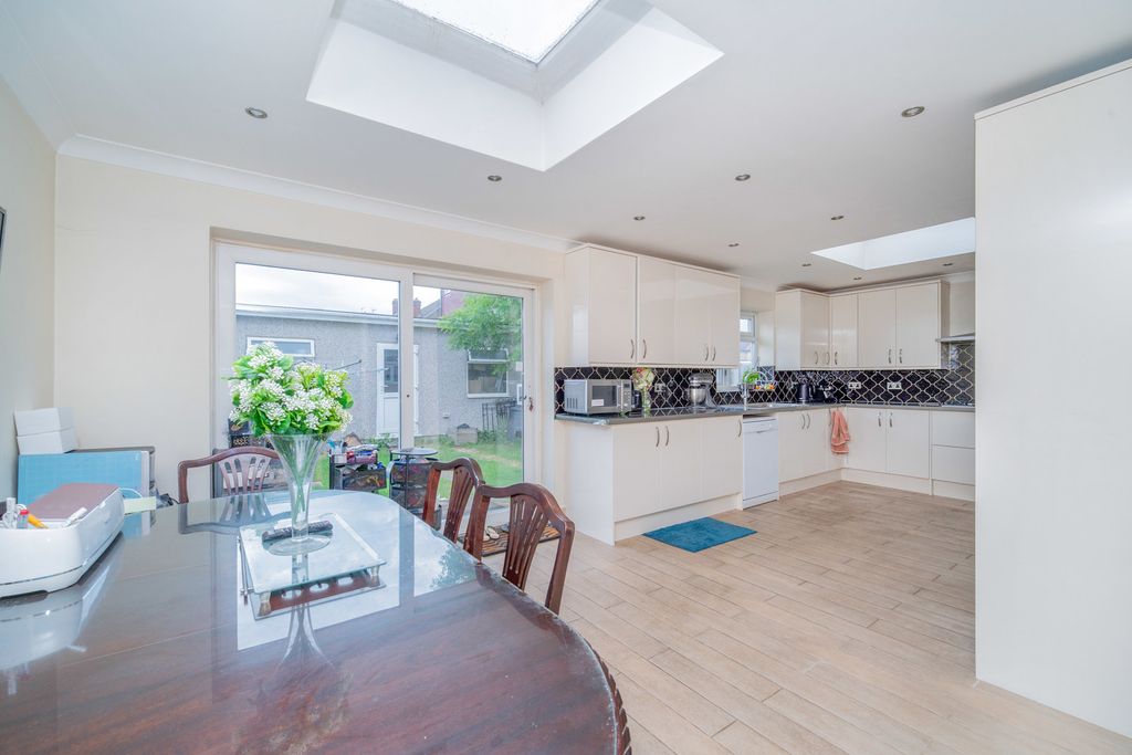 Property photo 3 of 11 Pbox-Img.Jpg