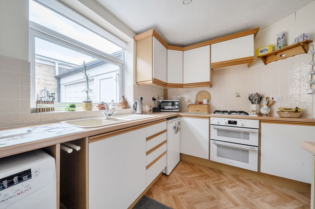 Property photo 2 of 21 Kitchen