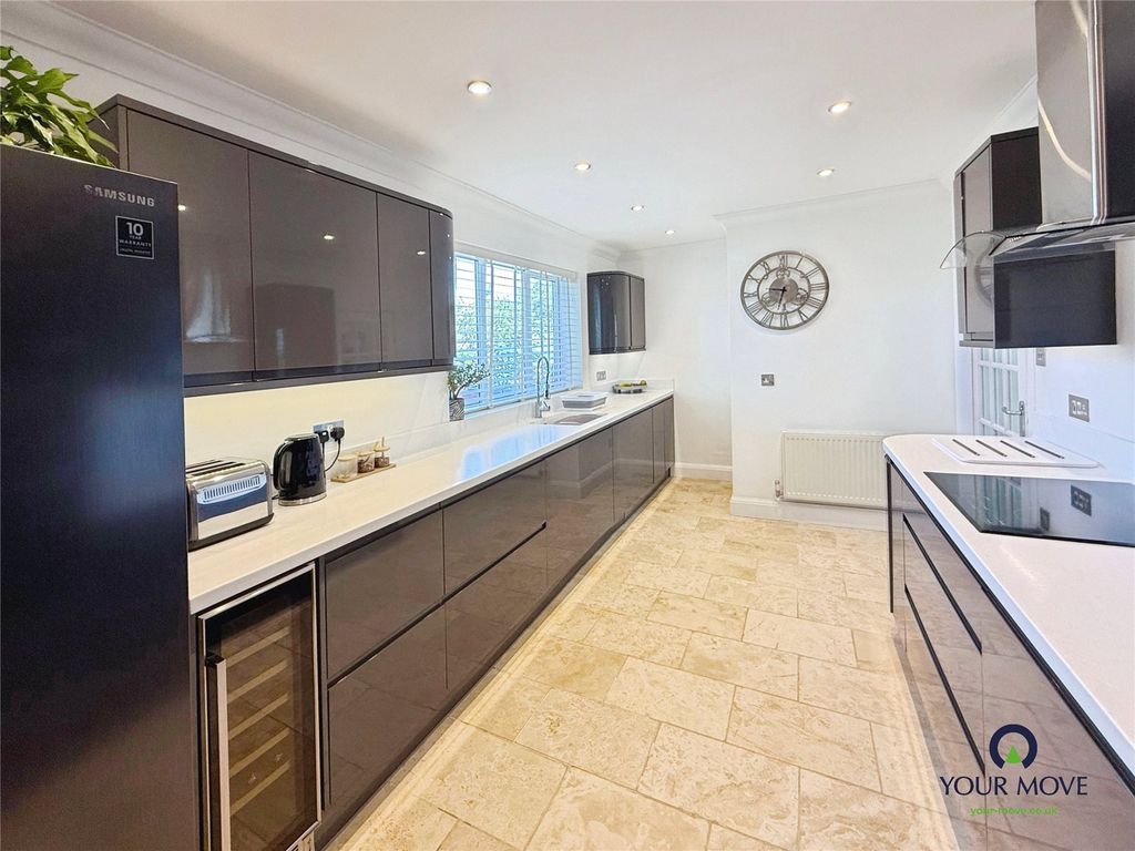 Property photo 2 of 16 Kitchen