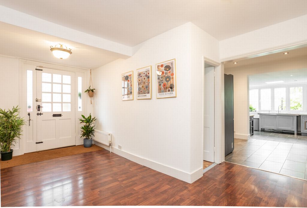 Property photo 3 of 36 Entrance Hall