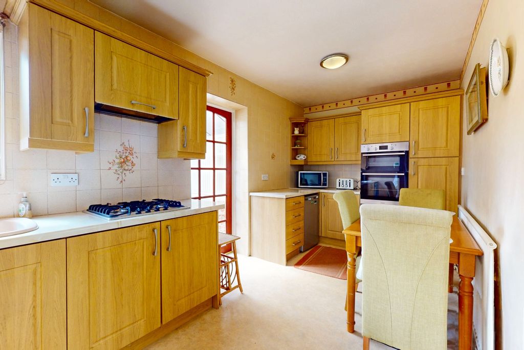 Property photo 2 of 18 5156682