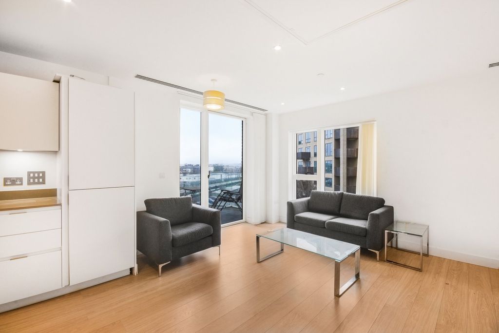 Property photo 1 of 10 Living