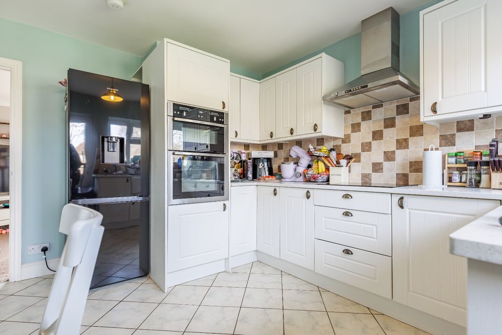 Property photo 3 of 15 4818122