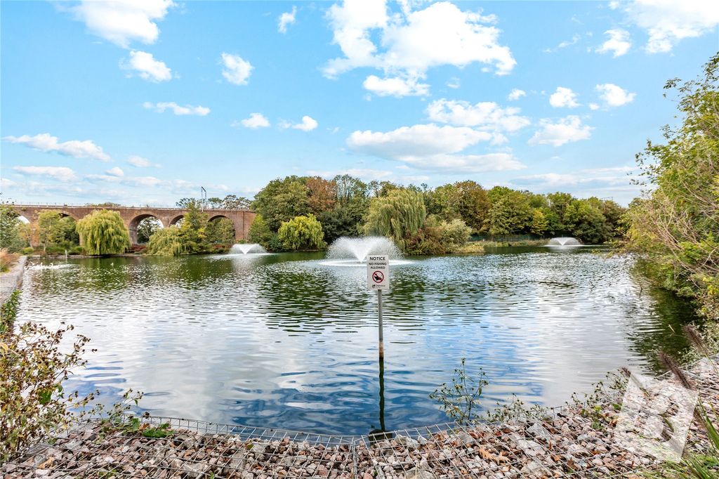 Property photo 2 of 21 Exterior