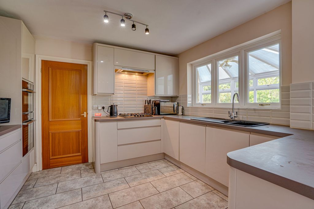 Property photo 2 of 22