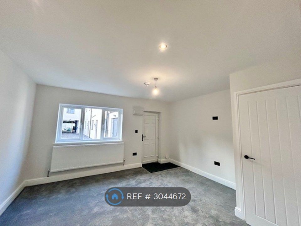Property photo 3 of 20 Open Plan Lounge