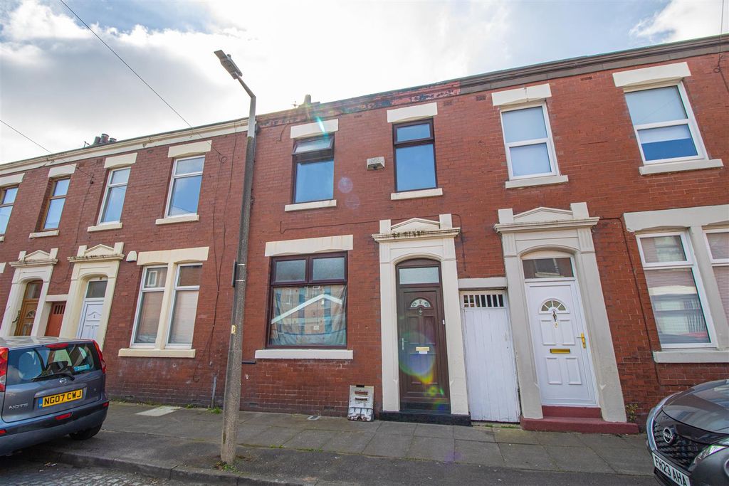 Property photo 1 of 8 Front