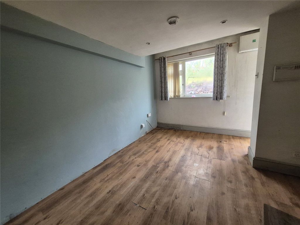 Property photo 2 of 5 Lounge