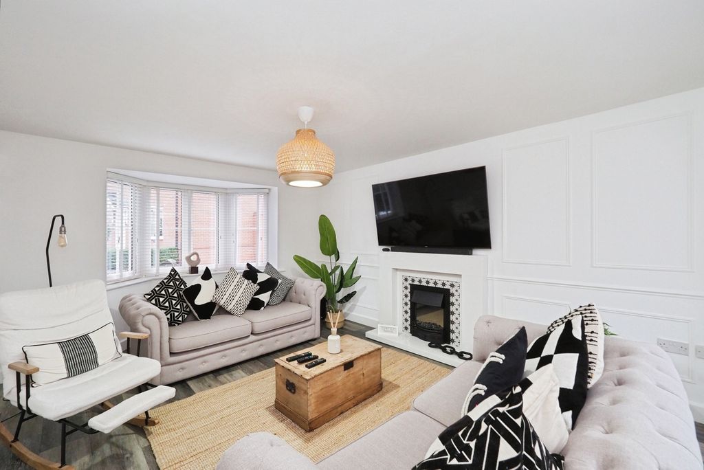 Property photo 2 of 20 Lounge