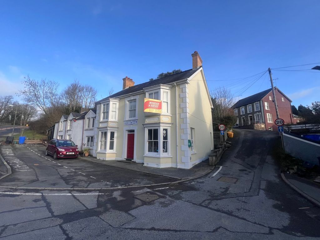 Property photo 2 of 24