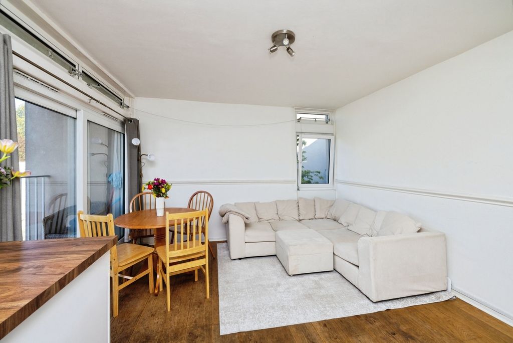 Property photo 3 of 16 Pbox-Img.Jpg