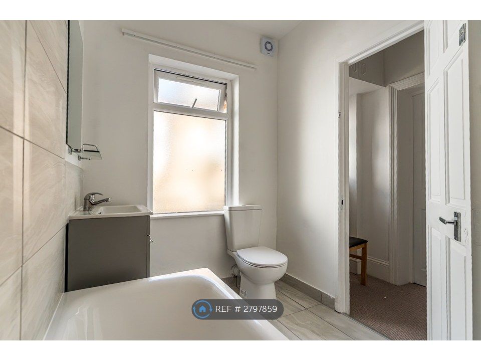 Property photo 2 of 33