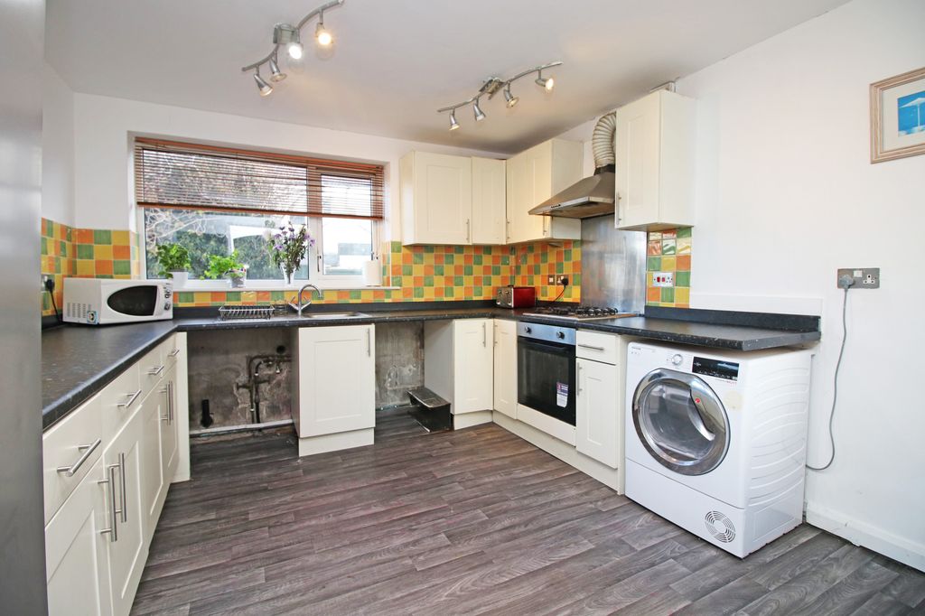 Property photo 3 of 21