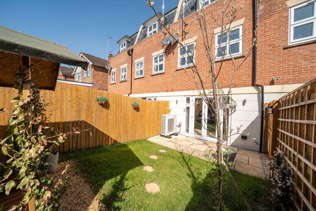 Property photo 2 of 23